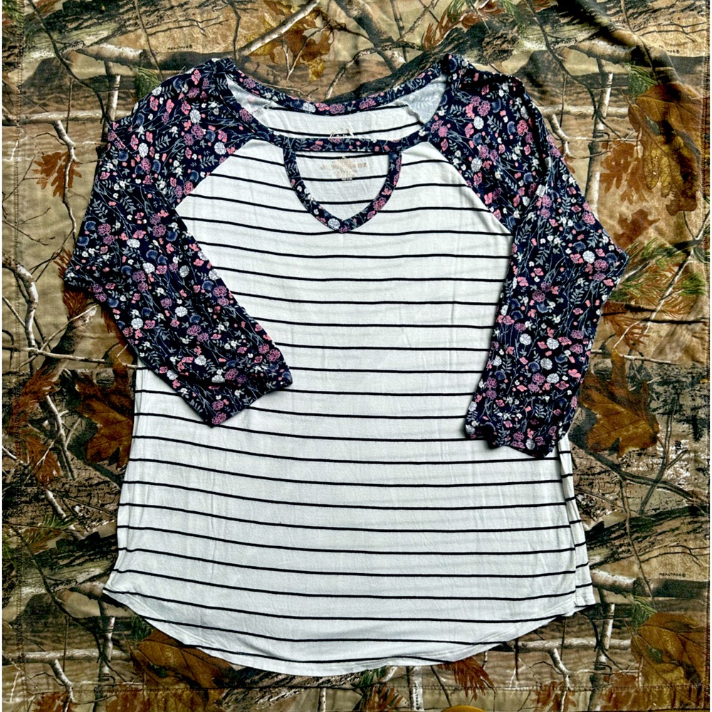 Quarter sleeve shirt